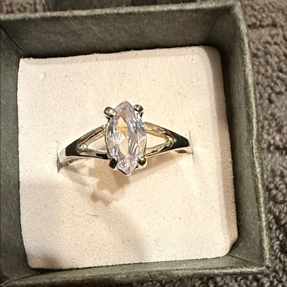 Stunning Silver Marquise-Cut Ring - Picture 5 of 5